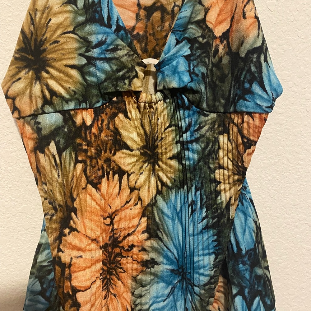 Vanity Halter Top - Picture 2 of 4
